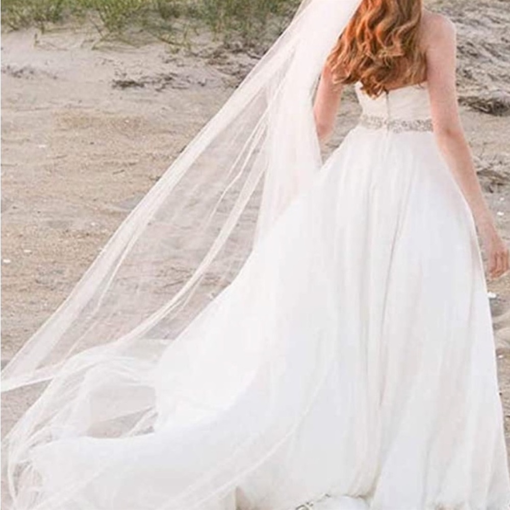 💕 Never worn, Bridal wedding Veil in Chapel length with Comb.